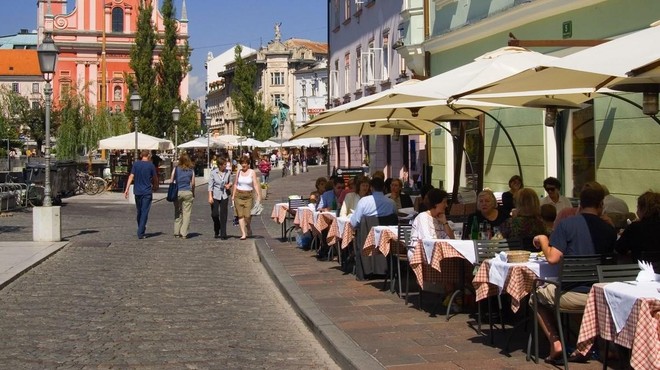 Vse več Slovencev živi udobno, naša država nad evropskim in svetovnim povprečjem (foto: Profimedia)