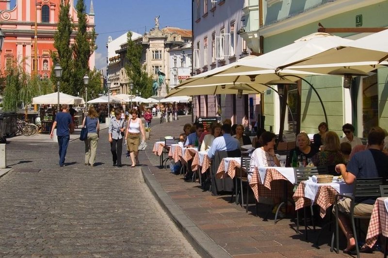 Vse več Slovencev živi udobno, naša država nad evropskim in svetovnim povprečjem (foto: Profimedia)