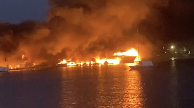 Velik požar v hrvaški Istri: zgorelo je okoli 30 plovil, gasilci še vedno na delu (VIDEO) (foto: Facebook/Jay Dicky)