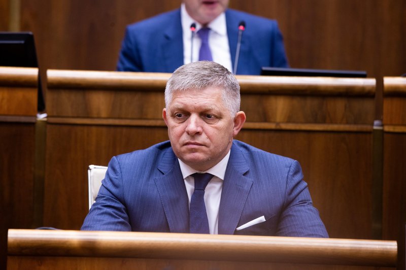 Slovaški predsednik vlade Robert Fico ranjen v strelskem napadu (foto: Profimedia)