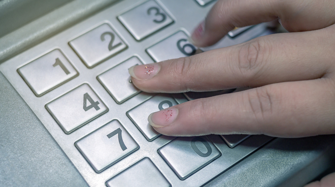 Če uporabljate katero od naštetih PIN-kod, svoje geslo čim prej spremenite: hekerji lahko vdrejo v vašo napravo ali bančni račun (foto: Profimedia)