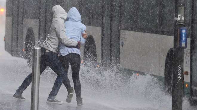 Ne pozabite na dežnik: prihajajo močni nalivi, vremenoslovci opozarjajo tudi na ... (foto: Bobo)