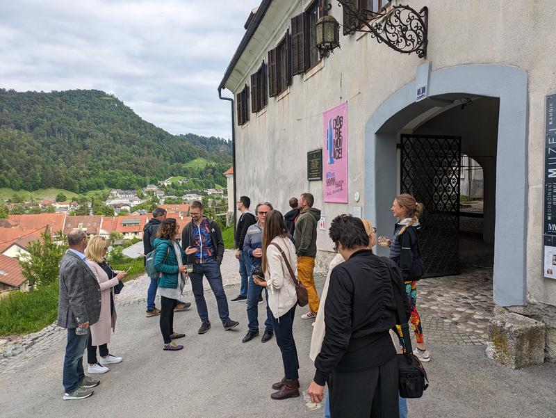 Kratek vzpon na grad Zaprice je poplačan s čudovitim pogledom na mesto.