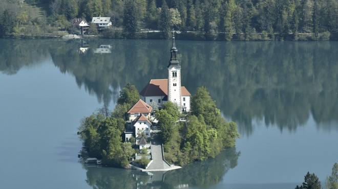 Temna plat turizma, s katero se sooča tudi naš Bled (foto: Žiga Živulovič jr./Bobo)