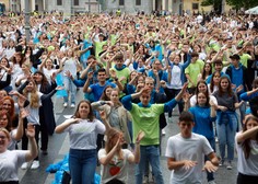 Poglejte, kako so kljub dežju v četvorki zaplesali letošnji maturanti (FOTO)