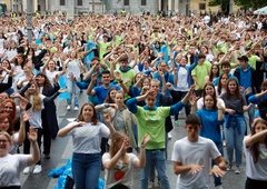 Poglejte, kako so kljub dežju v četvorki zaplesali letošnji maturanti (FOTO)