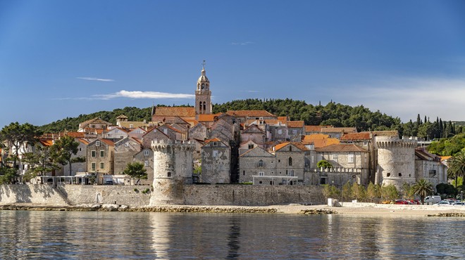 Slovenci, ki obiskujete Dalmacijo: na novem trajektu boste poslušali samo tega legendarnega glasbenika (foto: Profimedia)