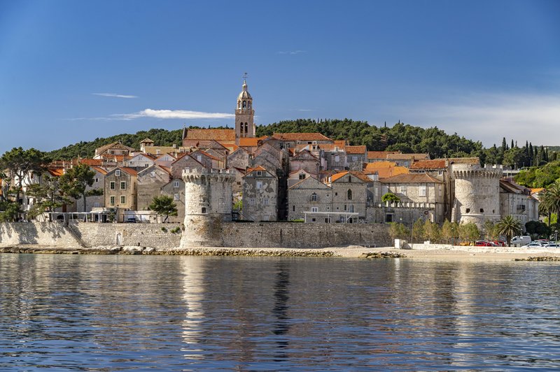 Slovenci, ki obiskujete Dalmacijo: na novem trajektu boste poslušali samo tega legendarnega glasbenika (foto: Profimedia)