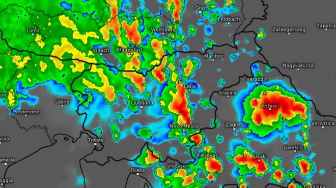 Pozor! Popoldne prihajajo močne nevihte, ki lahko povzročijo večje težave (foto: Facebook/neurje.si)