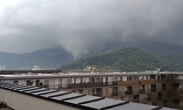 V avstrijskem Gradcu je pustošil tornado.