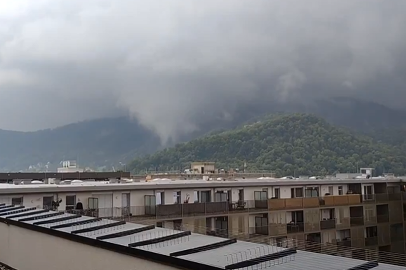 V naši bližini je divjal tornado, prebivalci niso mogli verjeti, kaj se dogaja (foto: Omrežje X/@SeverinKann/posnetek zaslona)