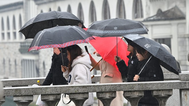 Muhasto vreme ostaja, za kako dolgo? (foto: Žiga Živulović jr./BOBO)