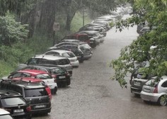 Ponekod se je razbesnelo neurje, v Ljubljani spet zalilo podvoze