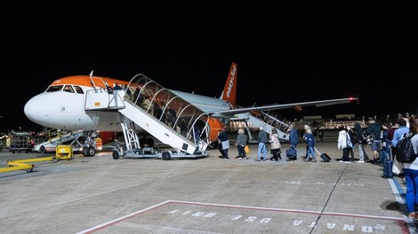 Easyjet letalo potniki letalisce