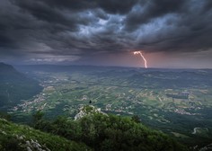 Neurje povzročilo razdejanje po državi, nekatere reke se razlivajo