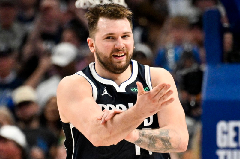 Široko nasmejani Luka Dončić: poglejte, s čim ga je tako zabaval upokojeni zvezdnik Shaquille O'Neal (VIDEO) (foto: Profimedia)