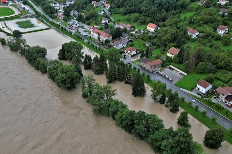 Po hudih poplavah, ki so prizadele Slovenijo: za obnovo je nadzorni svet SDH namenil toliko denarja (foto: Borut Živulović/Bobo)