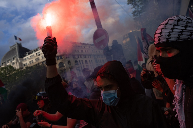 Val protestov zaradi grozljivega napada Izraela na begunsko taborišče, v katerem je umrlo 45 ljudi (foto: Profimedia)