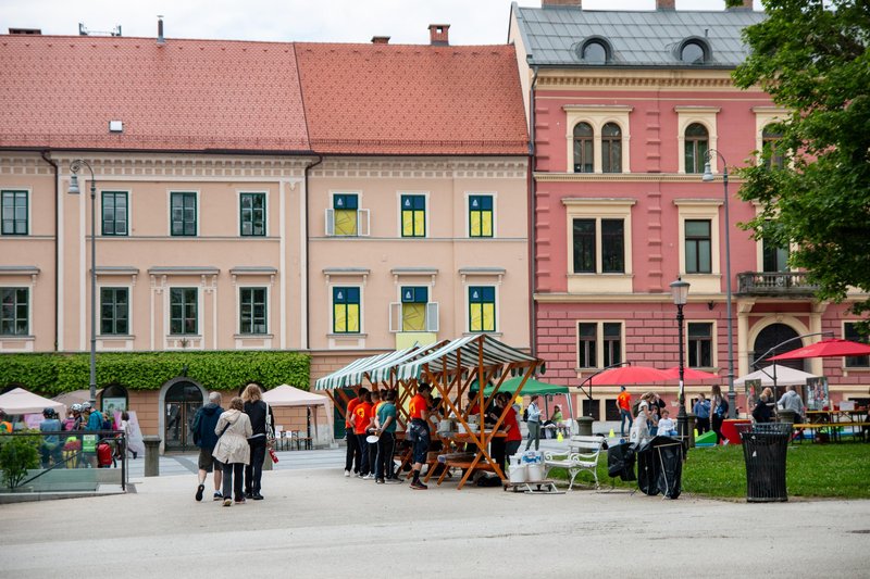 Glavni del festivala poteka na Kongresnem trgu v Ljubljani.