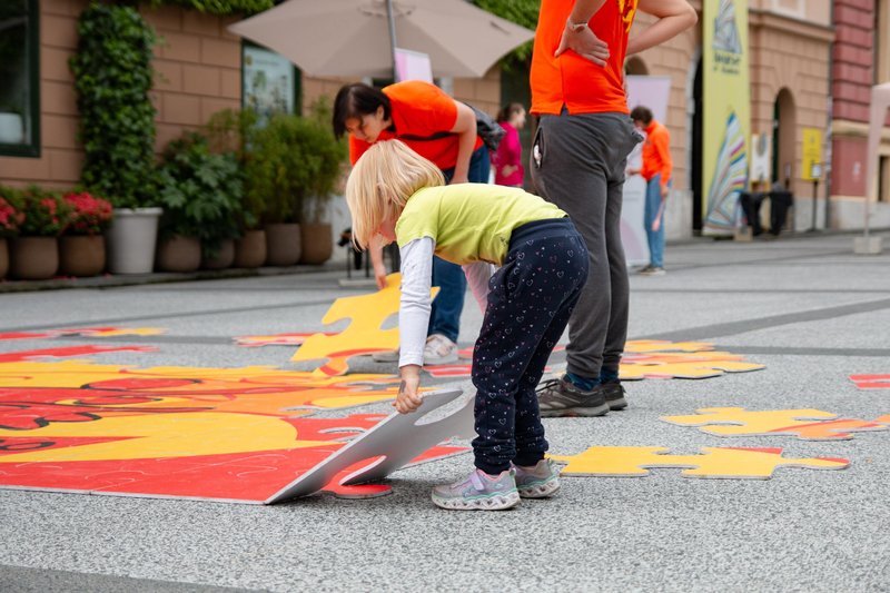 Festival je namenjen vsem ljudem, živalim in rastlinam, dobrodošla so vsa živa bitja tega sveta.