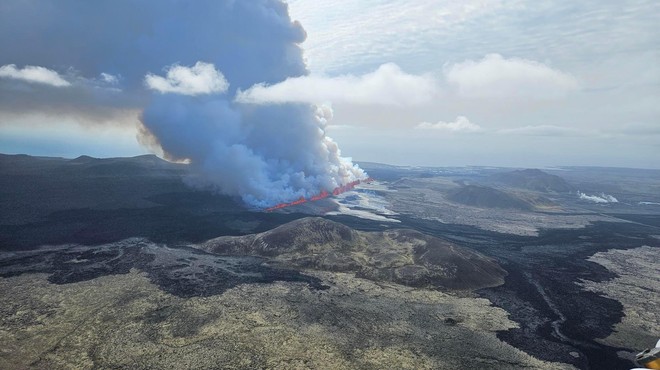 Pozor, če se odpravljate na to priljubljeno destinacijo: zaradi izbruha vulkana evakuirali prebivalstvo (foto: Profimedia)