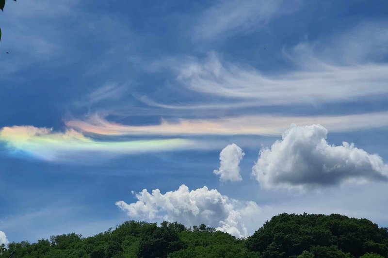 Kaj se dogaja?! Številni Slovenci poročajo o tem nenavadnem pojavu na nebu (FOTO) (foto: Neurje.si/Facebook)