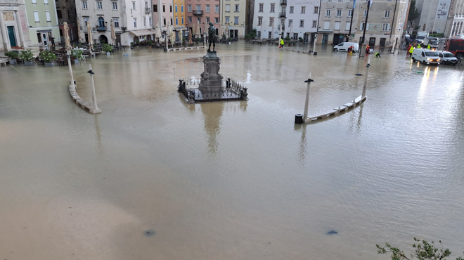 Slovenski turistični biser potopljen: voda dere po stopnicah (FOTO) (foto: Comunità degli Italiani Giuseppe Tartini FB)