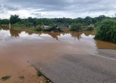 Sever Jadrana še vedno v primežu hudih nalivov in neurij