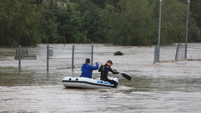 Jug Nemčije v primežu poplav, ljudi rešujejo tudi s helikopterjem (foto: Profimedia)