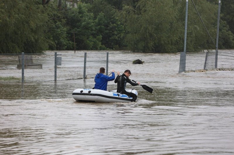 Jug Nemčije v primežu poplav, ljudi rešujejo tudi s helikopterjem (foto: Profimedia)