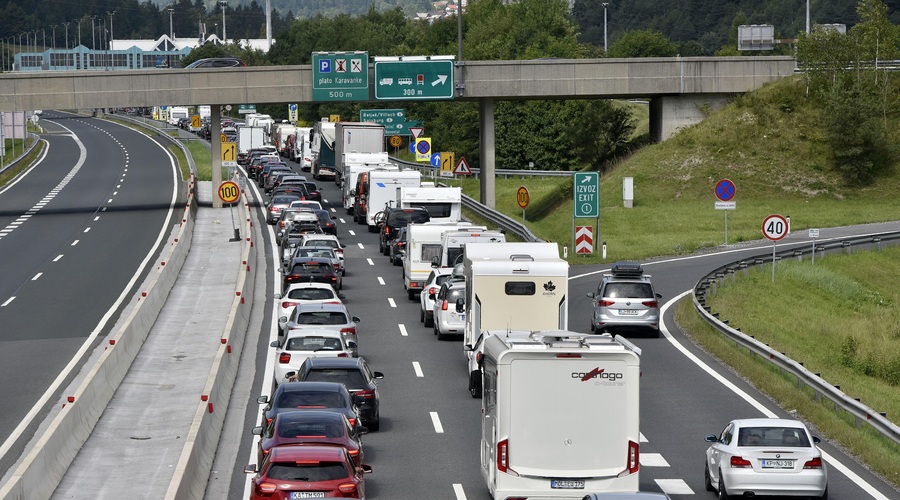 Z julijem bo uporaba predora Karavanke dražja (foto: Žiga Živulovič/Bobo)