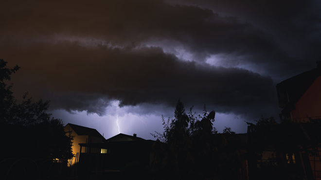 Ponedeljek kot iz nočne more: pripravite se, gori oranžno opozorilo, danes nam grozi ... (foto: Matej Vučkovič)