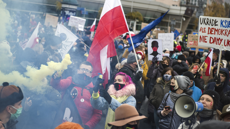 Zaostritev že tako stroge zakonodaje na Poljskem leta 2020 je sprožila val protestov.