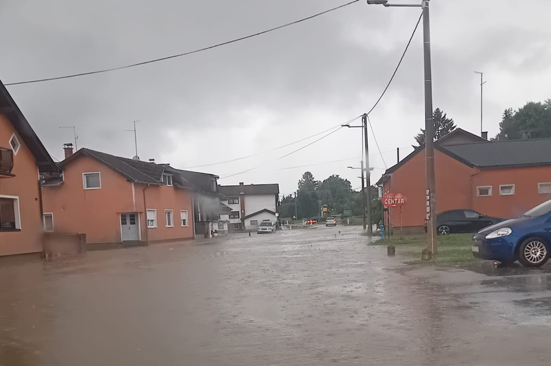 Tragedija zaradi neurij in poplav: v kleti svojega poplavljenega doma se je utopila ženska (foto: Facebook/Slađana Slađa)