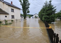 Močni nalivi največ težav povzročili na vzhodu države, Radenci in Gornja Radgona pod vodo (FOTO)