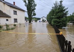 Močni nalivi največ težav povzročili na vzhodu države, Radenci in Gornja Radgona pod vodo (FOTO)