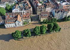 Neurja privedla do naravnih katastrof: hude poplave so prizadele evropska mesta in terjale smrtne žrtve (FOTO in VIDEO)