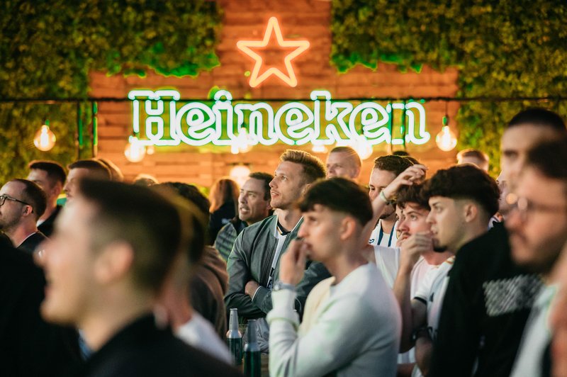 Heineken je skupaj z več kot 2.000 navijači ogrel Pogačarjev trg za finale UEFA Champions League (foto: promocijska fotografija)