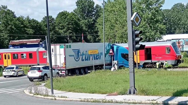 Nesreča na Rudniku: vlak trčil v tovornjak (FOTO) (foto: Facebook/Teretnjaci.ba)