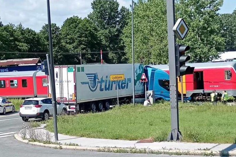 Nesreča na Rudniku: vlak trčil v tovornjak (FOTO) (foto: Facebook/Teretnjaci.ba)