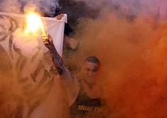 V središču Ljubljane ogenj in maske: Slovenska obrambna straža ponovno nad migrante (FOTO)