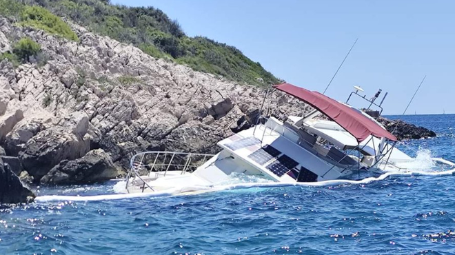 Nesreča na morju: pijan Slovenec je potopil jahto (kaj se je zgodilo s potniki?) (foto: Twitter/Jan/Posnetek zaslona)