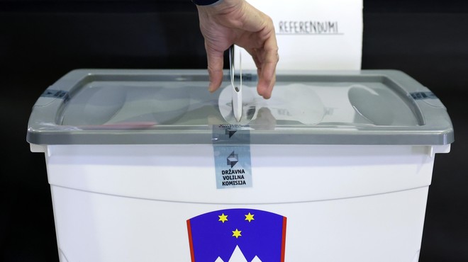 Odprla so se volišča za evropske volitve in posvetovalne referendume (foto: bobo)