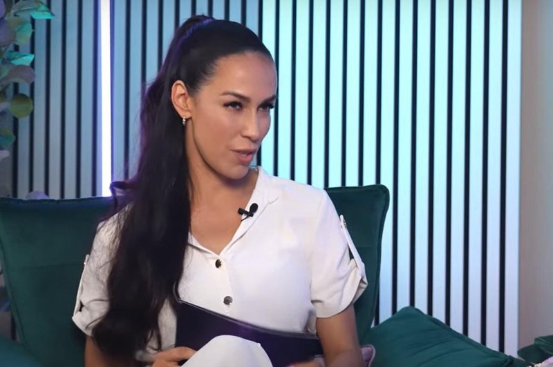 Tina Gaber z izmišljenim delovnim mestom zbodla SDS: "Plačila ni, dobite pa vabilo na vsakoletni spomladanski piknik ... " (foto: Podkast Tina#/ Youtube / posnetek zaslona)