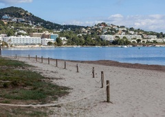 Razkriti skrb vzbujajoči podatki: to je skoraj 50 plaž, ki niso primerne za kopanje (številne priljubljene tudi pri Slovencih)