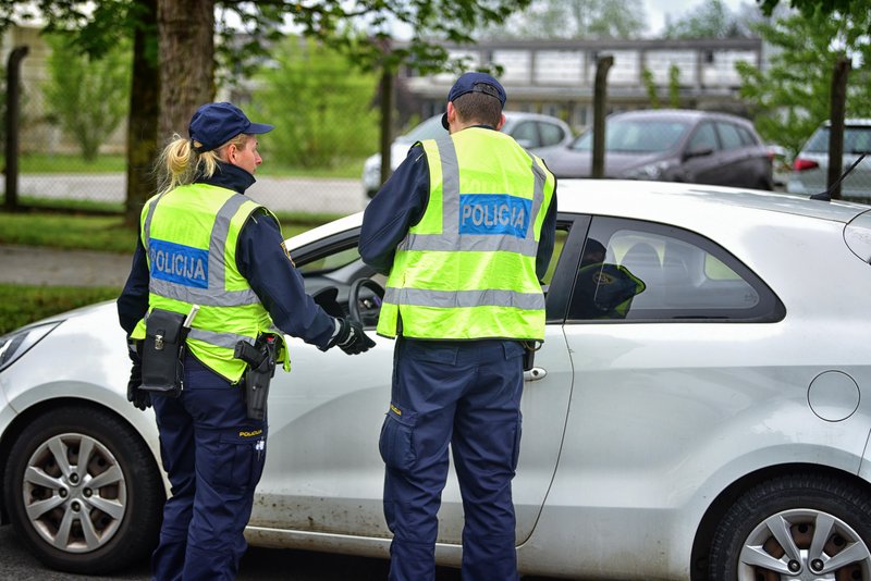 policija