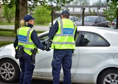 Koprski policisti med nadzorom prometa ustavili voznika, nato pa v njegovi škatlici cigaret opazili nekaj nenavadnega