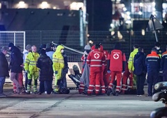 Tragična nesreča: v brodolomu dveh ladij umrlo najmanj 17 ljudi, 60 jih še pogrešajo, med njimi so tudi otroci