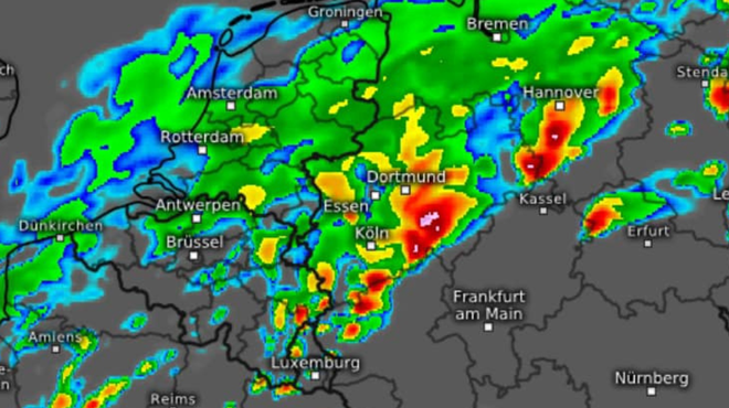 Opozorilo: Balkan bo zajel prvi vročinski val poletja (foto: Facebook Unwetter-Freaks)