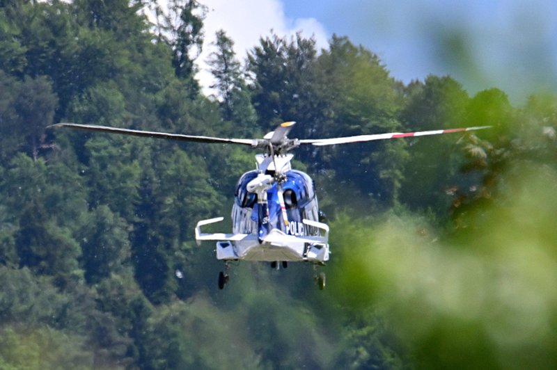 Nesreča na delovnem mestu: v Črnomlju delavca hudo poškodoval kovinski okvir (foto: Bobo)